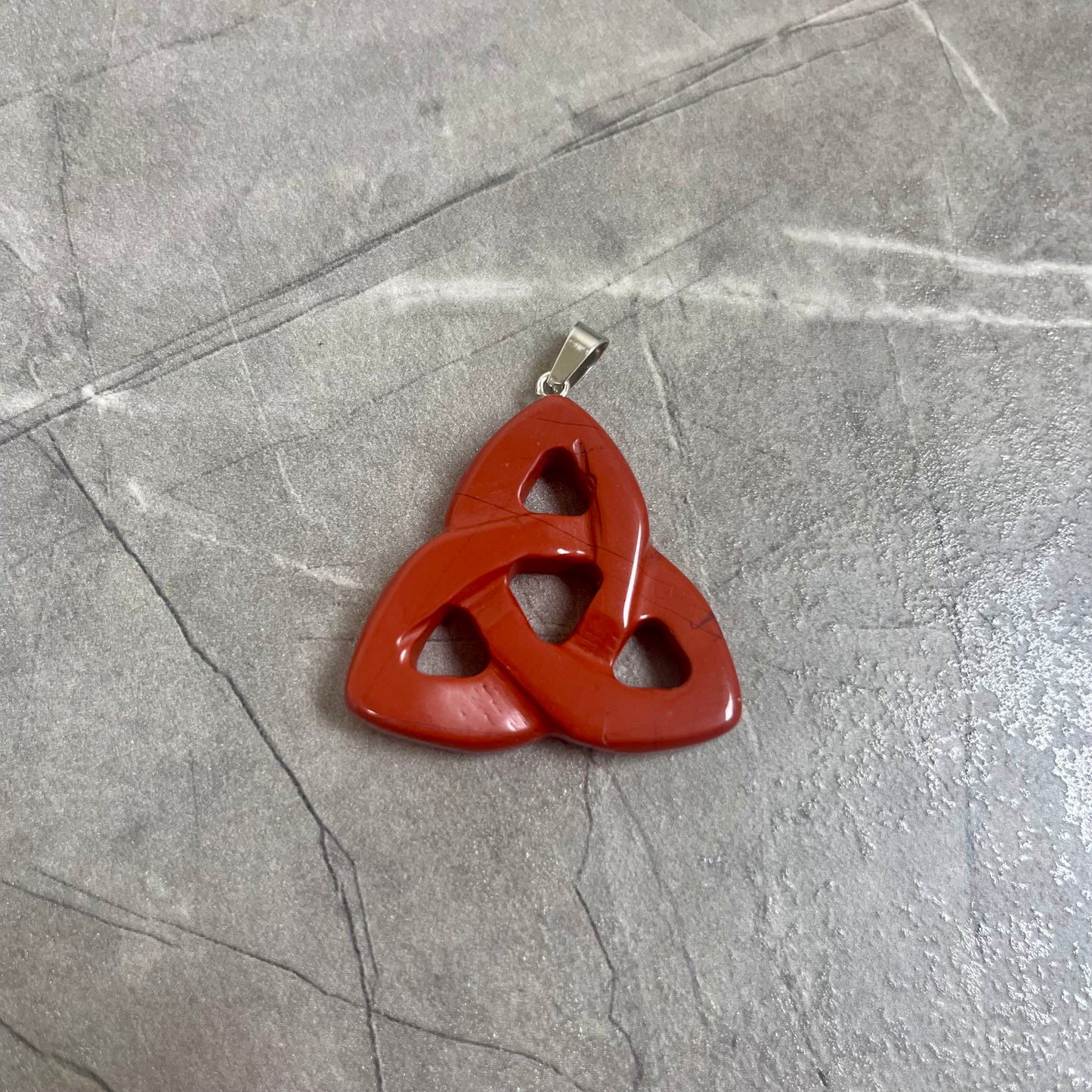 紅碧玉 凱爾特三環結雕刻吊墜