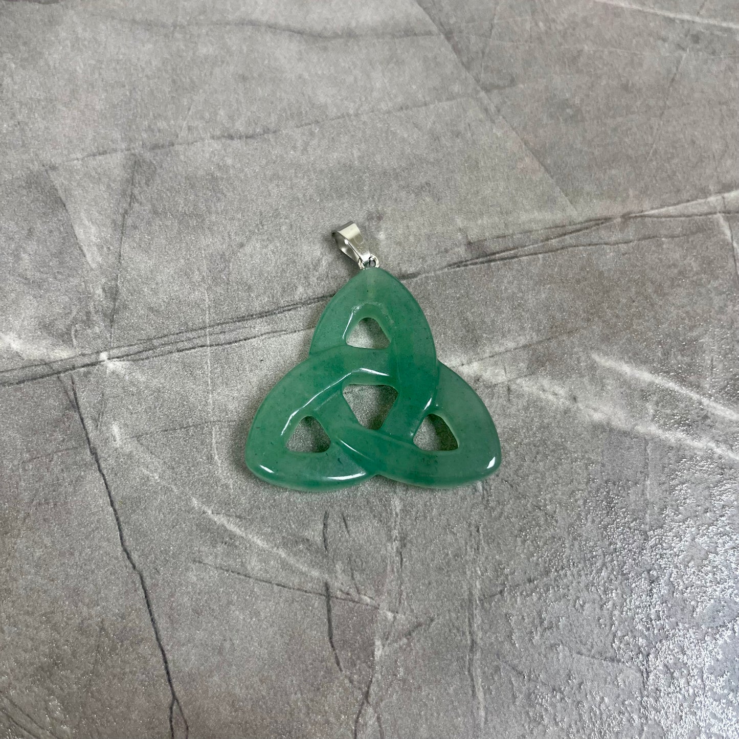東陵玉 凱爾特三環結雕刻吊墜