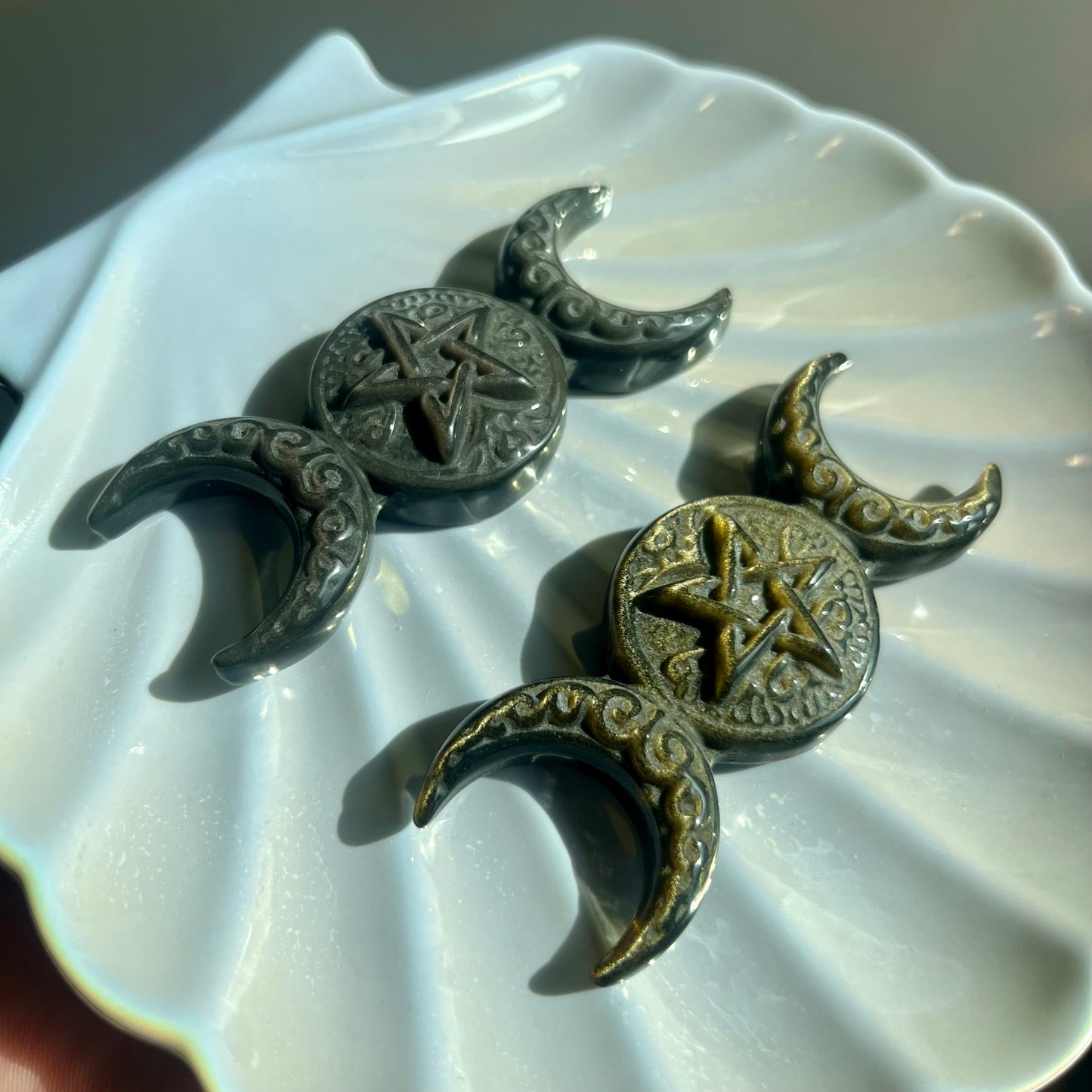 金曜石 或 銀曜石 五芒星 三相月亮 雕刻件 (2025年7月11日事業滿月儀式版本)