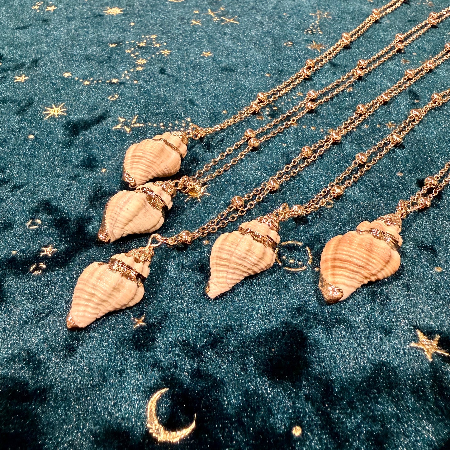 【愛神的誕生】阿芙蘿黛蒂祝福・鍍金天然貝殼魔法吊墜