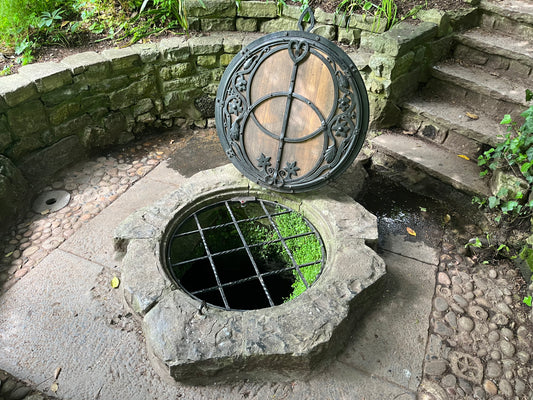 Chalice Well Spring Water 聖杯井泉水