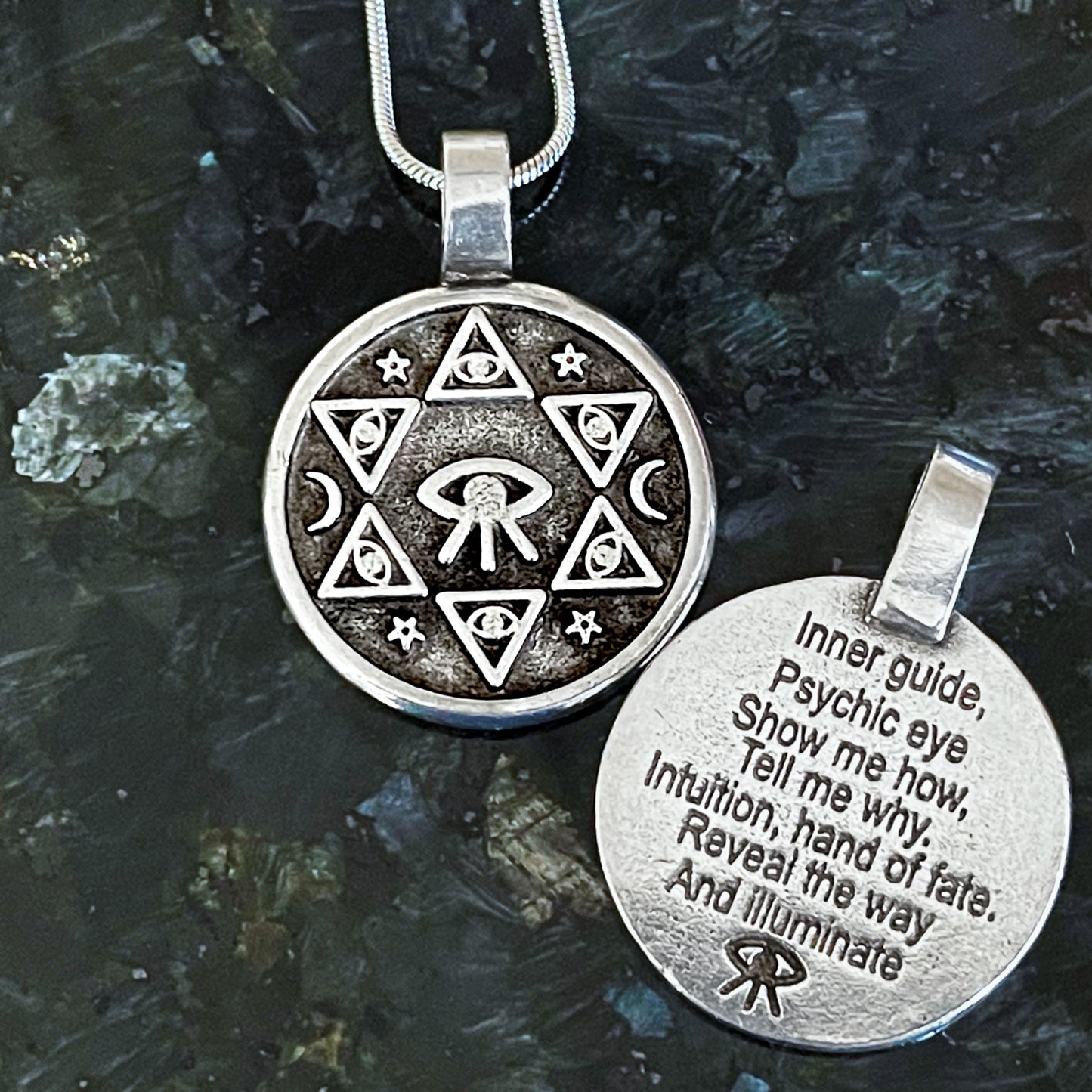 巫師洞見項鍊 (Witches' Insight Necklaces)